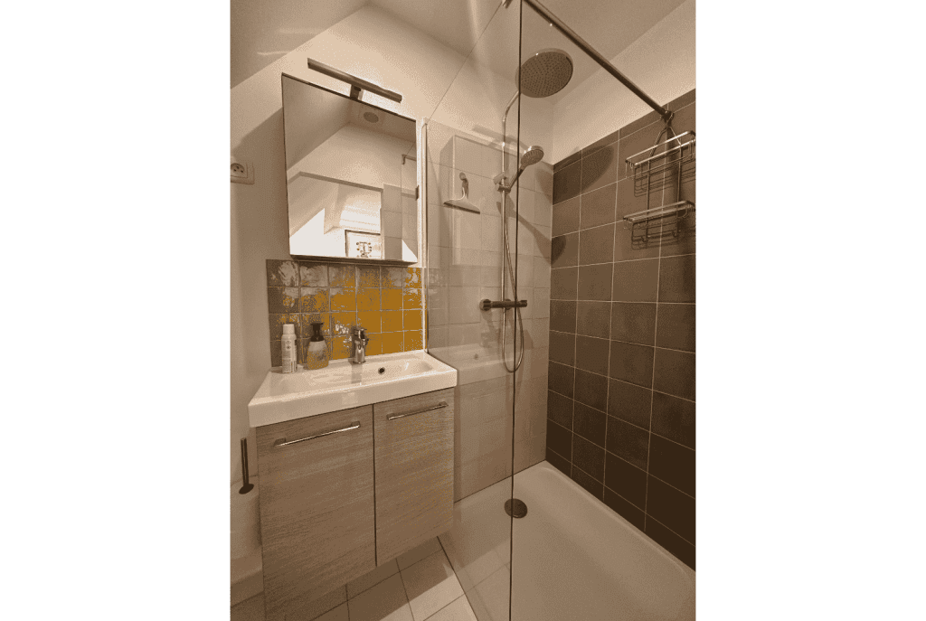 Les Cigognes de Rosheim - Chambre d'hôte la Cigogne Jaune - Salle de bain avec douche italienne