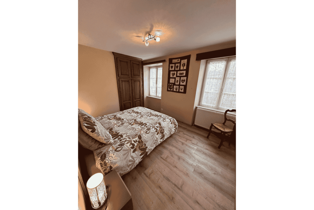 Les Cigognes de Rosheim - Gîte la Cigogne Rouge - Chambre 1 - Vue du lit (1)