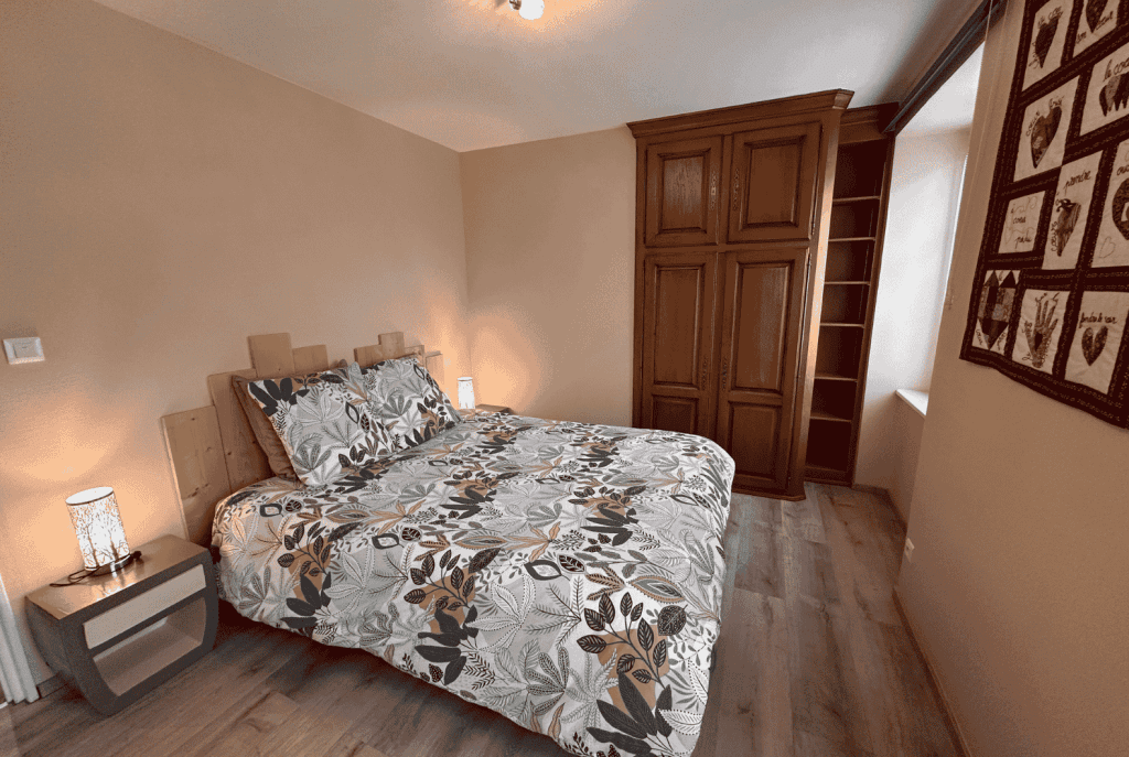 Les Cigognes de Rosheim - Gîte la Cigogne Rouge - Chambre 1 - Vue du lit